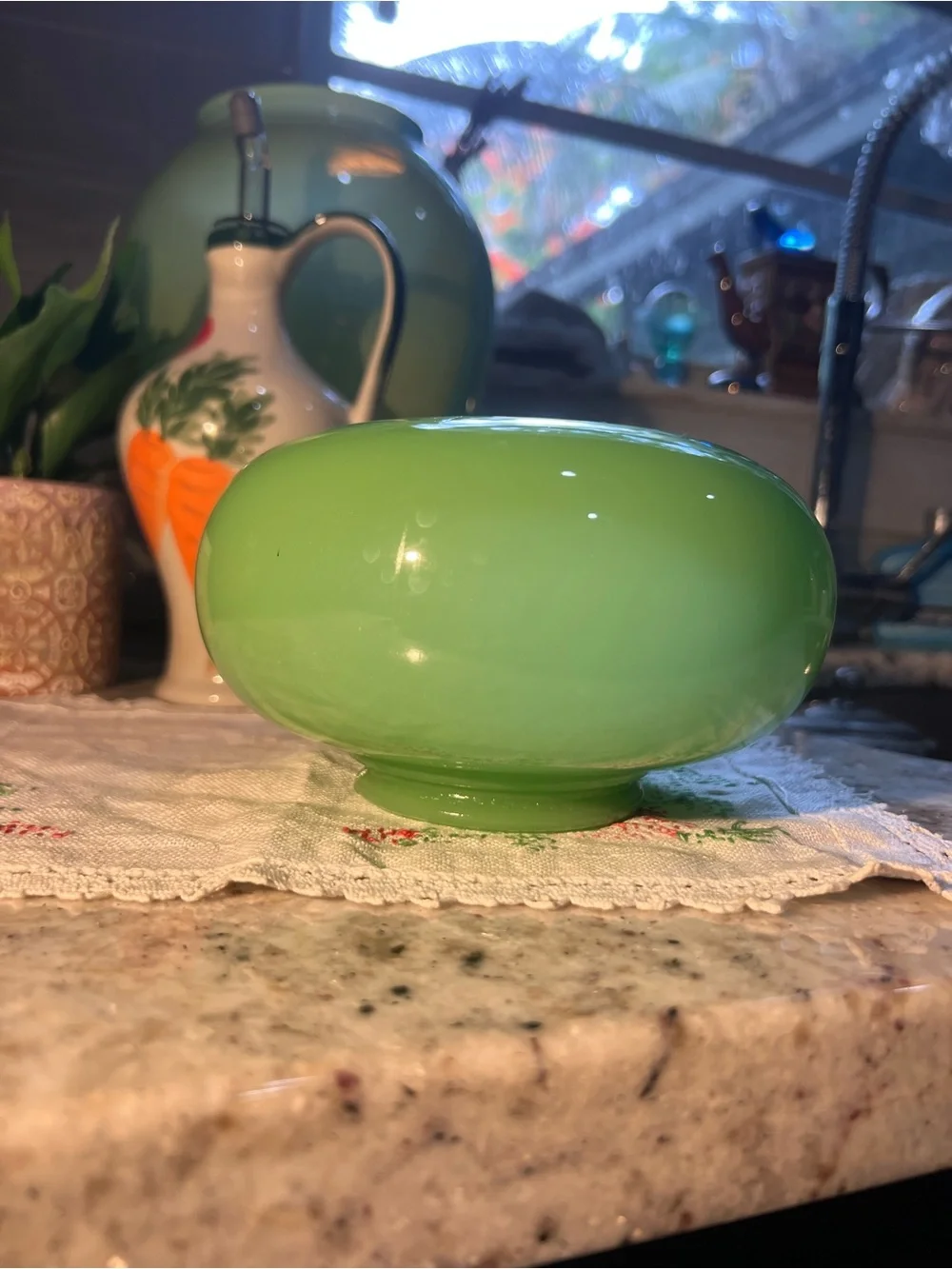 Vintage Green Glass Accent Vase. Price reflects it is like new - Picture 7 of 9